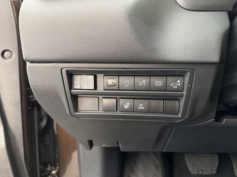 Used 2022 Toyota Tundra Limited image 33