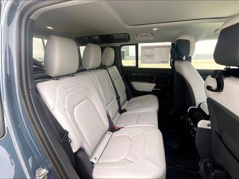 New 2026 Land Rover Defender 110 X-Dynamic SE image 11