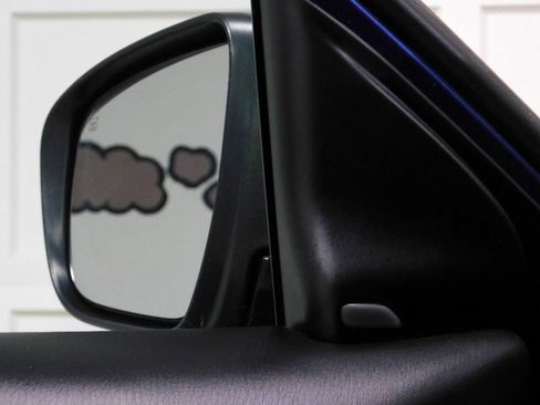 Used 2018 Nissan Pathfinder SV image 26