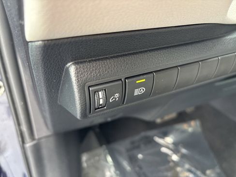 Used 2020 Toyota Corolla LE image 20