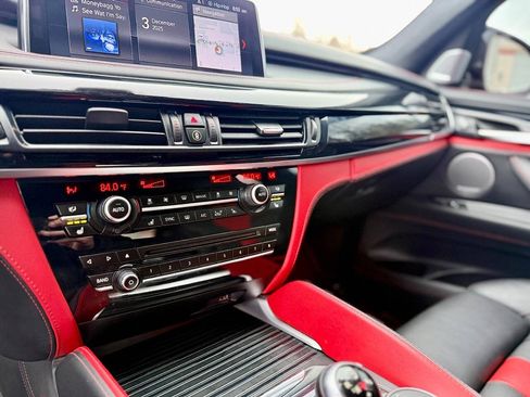 Used 2018 BMW X5 M Base AWD 4dr SUV image 28