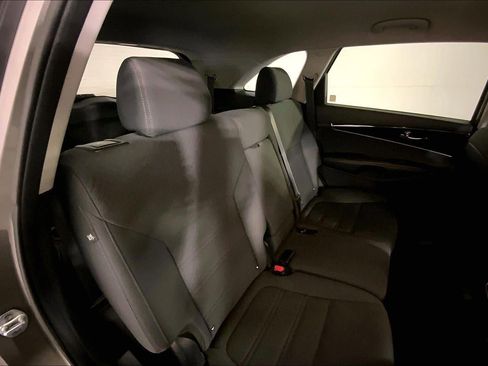 Used 2019 Kia Sorento LX image 23