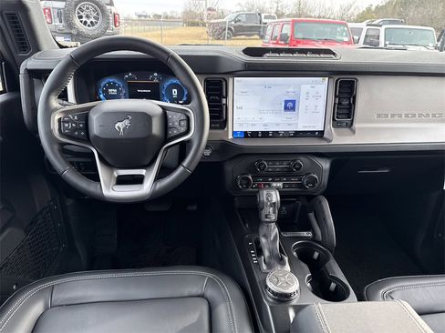 New 2025 Ford Bronco Outer Banks w/ Sasquatch Package image 24