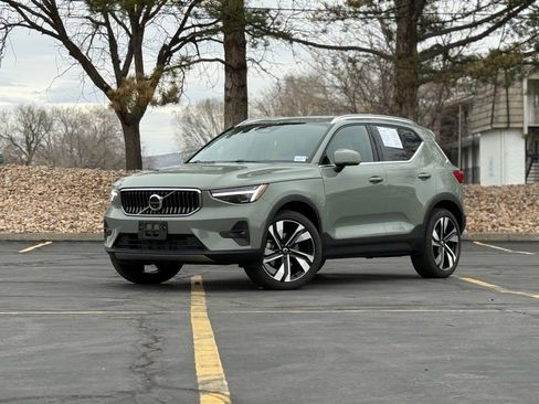 Used 2023 Volvo XC40 B5 Ultimate w/ Protection Package Premier image 1