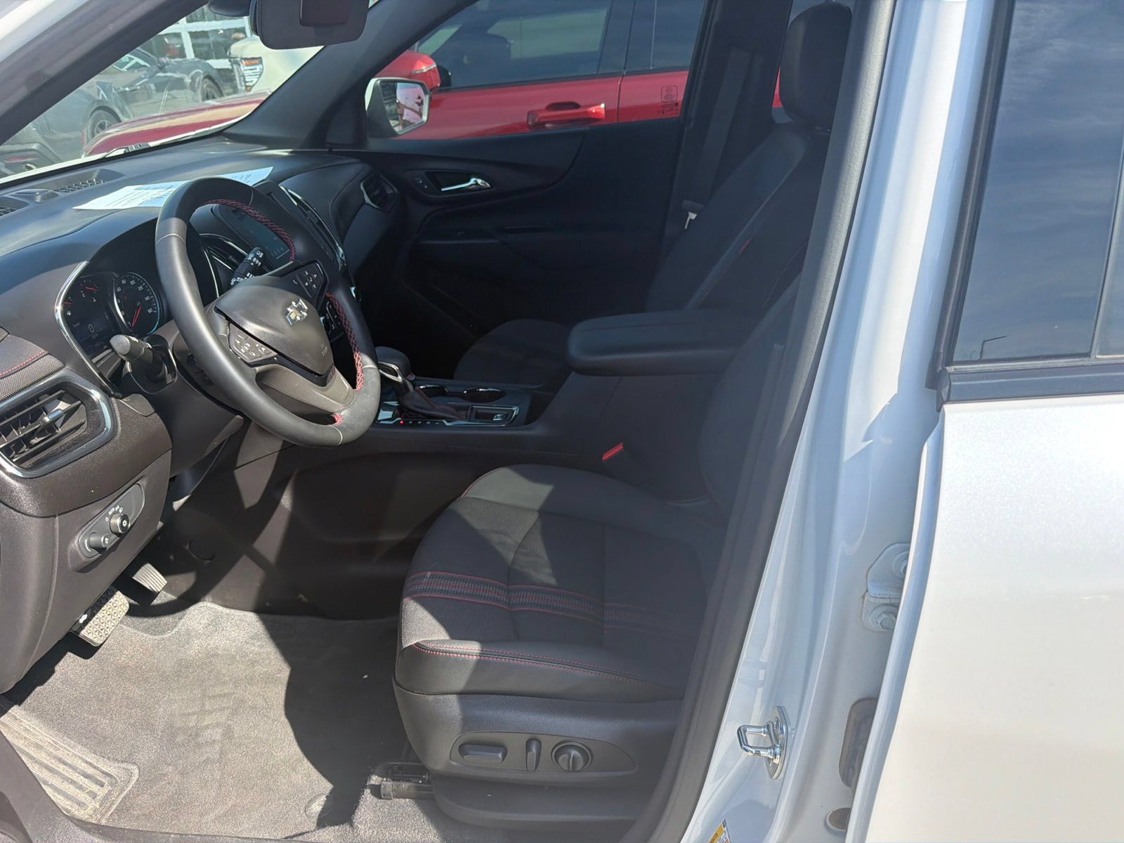 Used 2024 Chevrolet Equinox RS FWD image 10