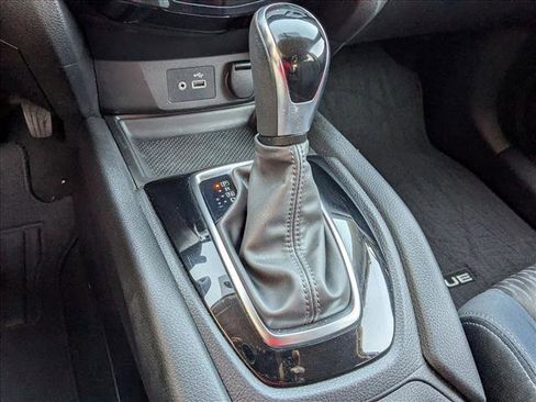 Used 2018 Nissan Rogue SV image 12