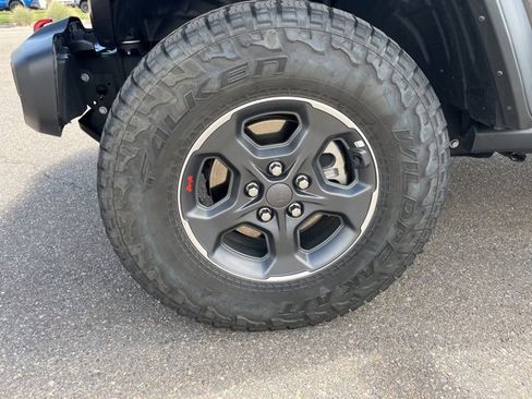 Used 2023 Jeep Gladiator Rubicon w/ Cold Weather Group image 9