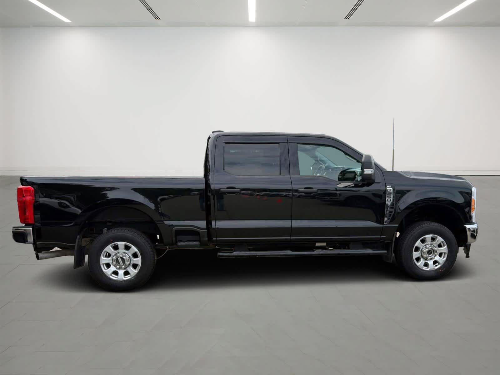 Used 2023 Ford F250 XLT w/ Snow Plow Prep Package AWD/4WD image 5