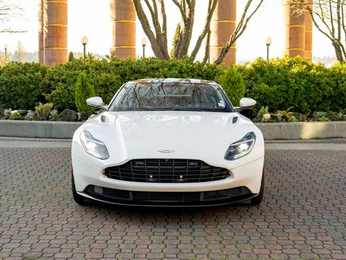 Used 2019 Aston Martin DB11 Coupe image 7