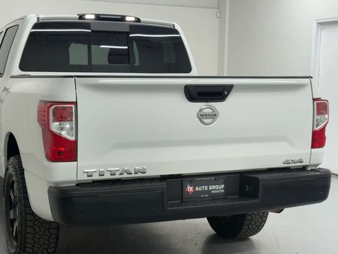 Used 2020 Nissan Titan S image 11