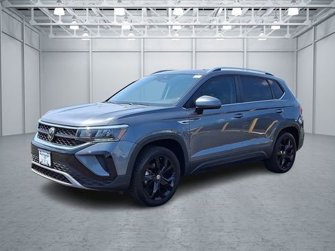 Certified 2023 Volkswagen Taos SE w/ Panoramic Sunroof Package FWD image 3