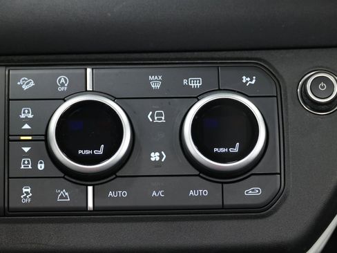 Used 2022 Land Rover Defender 110 SE image 34