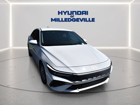 New 2026 Hyundai Elantra SE FWD image 5