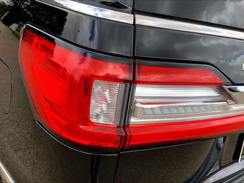 Used 2019 Lincoln Navigator Reserve AWD/4WD image 31