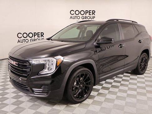 Used 2023 GMC Terrain SLE w/ Elevation Edition image 9