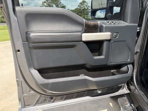 Used 2022 Ford F250 Lariat w/ Lariat Ultimate Package AWD/4WD image 17