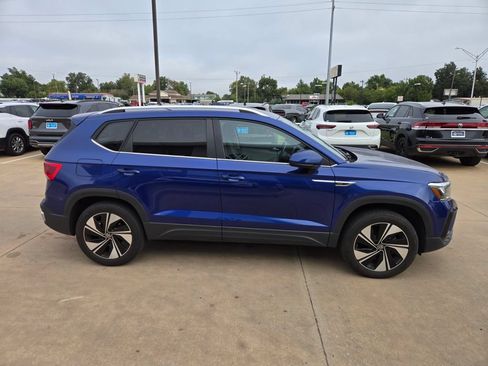 Used 2024 Volkswagen Taos SE AWD/4WD image 5
