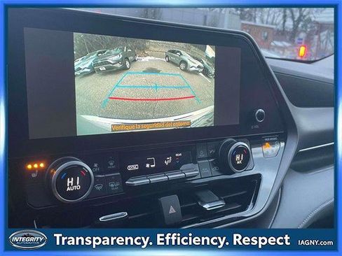 Certified 2023 Toyota Highlander XLE image 30