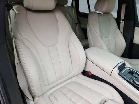 Used 2021 BMW X5 xDrive40i w/ M Sport Package image 31