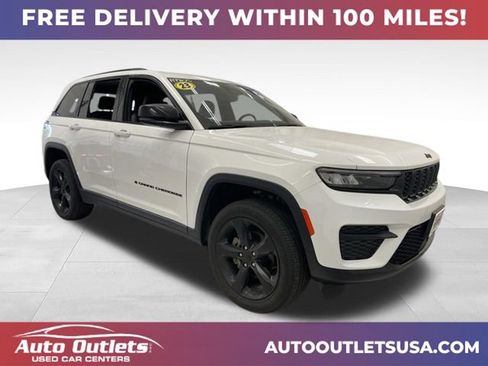 Used 2023 Jeep Grand Cherokee Altitude AWD/4WD image 1