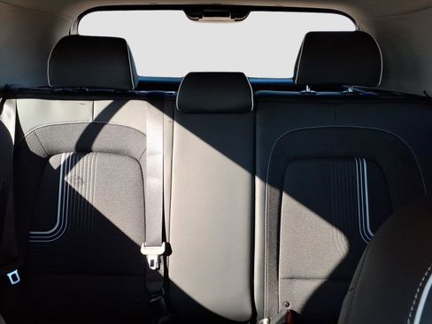 Used 2025 Hyundai Venue Limited image 11