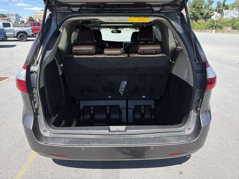 Used 2017 Toyota Sienna Limited FWD image 17