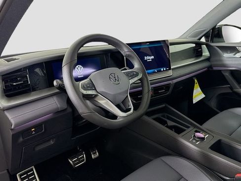 New 2026 Volkswagen Tiguan SE R-Line AWD/4WD image 9
