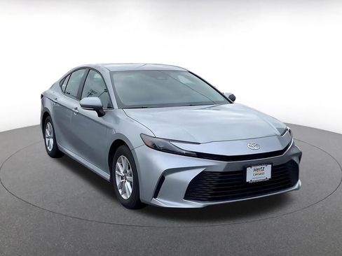 Used 2025 Toyota Camry LE image 3
