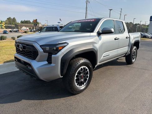 Used 2024 Toyota Tacoma TRD Off-Road AWD/4WD image 3