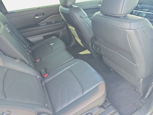 Used 2025 Nissan Pathfinder Platinum w/ Cargo Package FWD image 11