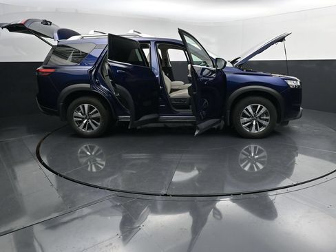 Used 2023 Nissan Pathfinder SL FWD image 44