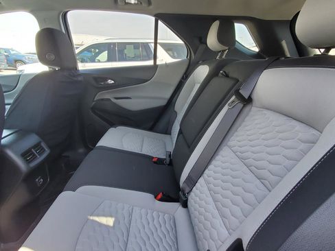 Used 2021 Chevrolet Equinox LS w/ LS Convenience Package image 5
