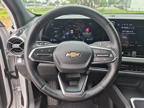 Used 2025 Chevrolet Equinox LT FWD image 23