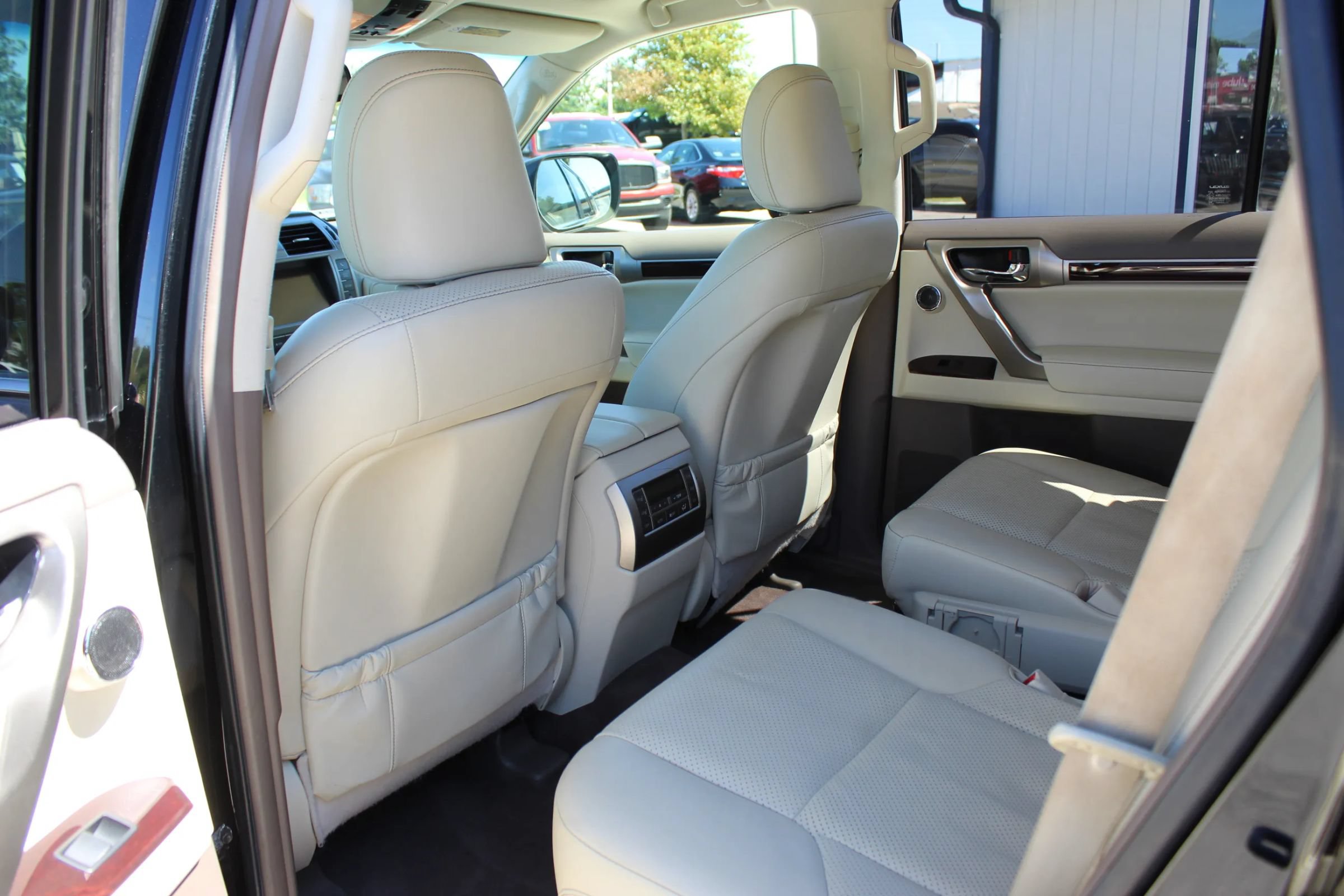 Used 2017 Lexus GX 460 Luxury w/ Preferred Accessory Package AWD/4WD image 22