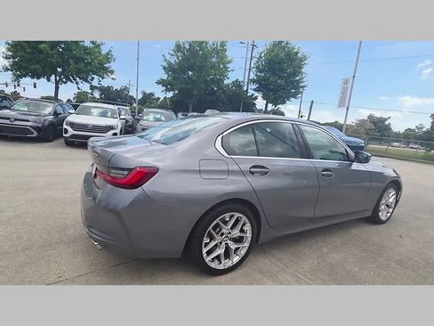 Used 2025 BMW 330i Sedan w/ Convenience Package RWD image 40