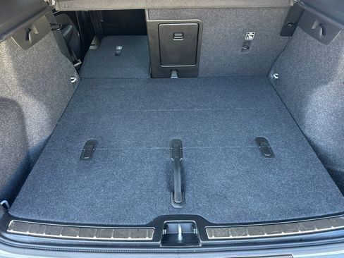 Certified 2025 Volvo XC40 B5 Plus AWD/4WD image 16