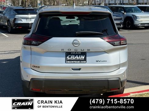 Used 2024 Nissan Rogue SV AWD/4WD image 6