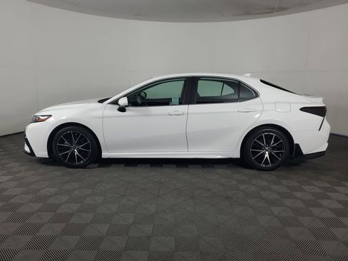 Used 2021 Toyota Camry SE FWD image 7