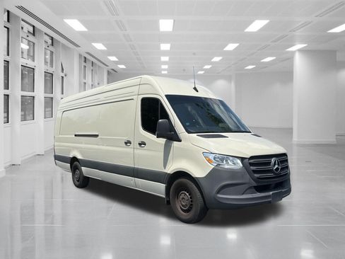 Used 2024 Mercedes-Benz Sprinter 2500 image 3