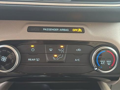 Used 2022 Ford Escape SE image 18