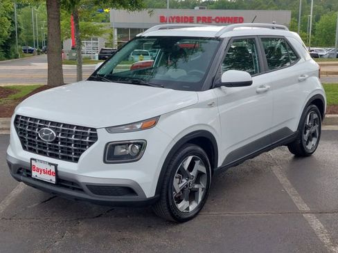 Used 2025 Hyundai Venue SEL FWD image 5