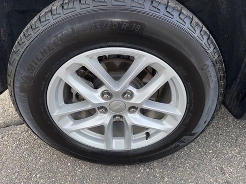 Used 2024 Jeep Grand Cherokee Laredo X w/ Trailer Tow Package image 12