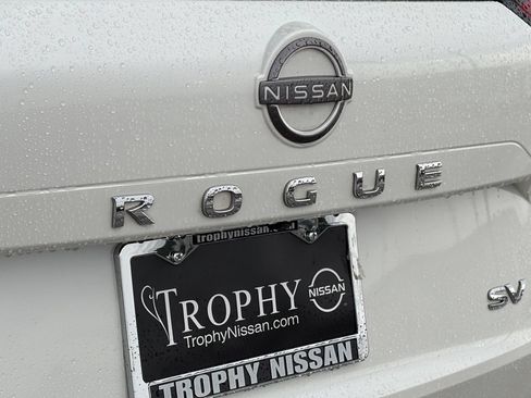 Certified 2023 Nissan Rogue SV FWD image 10