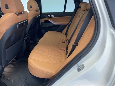 Used 2025 BMW X5 xDrive40i w/ Premium Package image 32