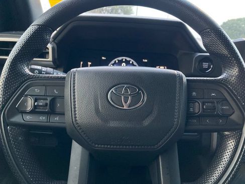 Certified 2025 Toyota Tacoma SR5 AWD/4WD image 17