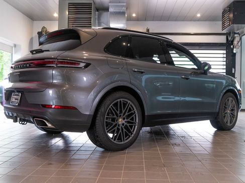 Certified 2025 Porsche Cayenne AWD/4WD image 10