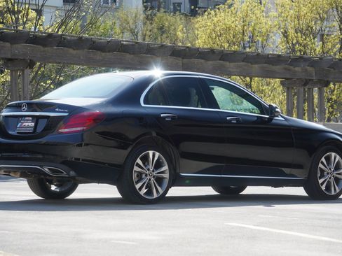 Used 2018 Mercedes-Benz C 300 4MATIC Sedan image 12