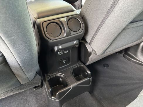 Used 2025 Jeep Wrangler Unlimited Sahara AWD/4WD image 22