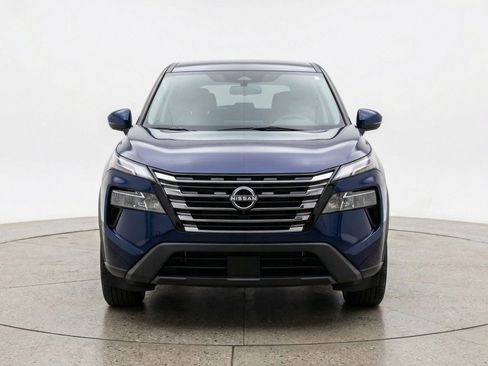 Used 2025 Nissan Rogue SV AWD/4WD image 2