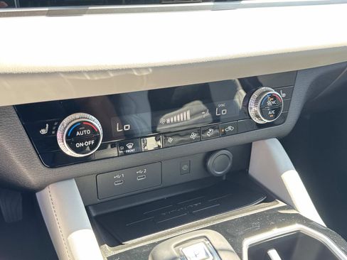 New 2025 Mitsubishi Outlander SE image 23